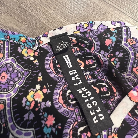 Design Lab - Top with shoulder cut outs and adjustable straps - Picture 2 of 4